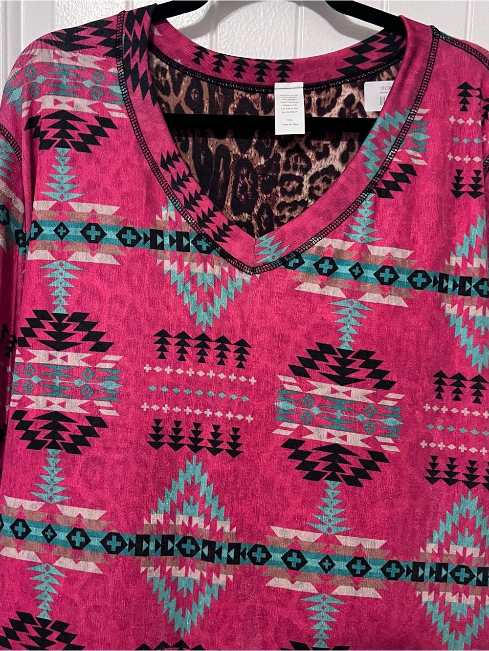 Sterling Kreek Pink Aztec/Leopard Reversible V-Neck 2X - Picture 2 of 10